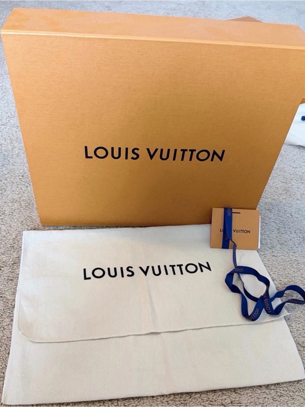 LOUIS VUITTON